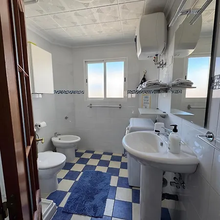 Modern In Vecindario With Fast Wifi
