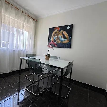 Modern In Vecindario With Fast Wifi